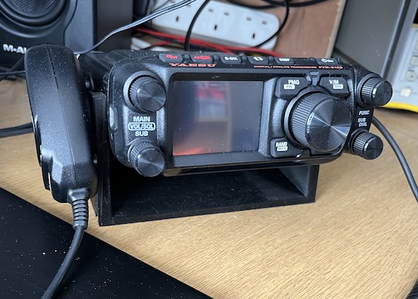 A photo of the Yaesu FTM510D in the 3D printed mount.